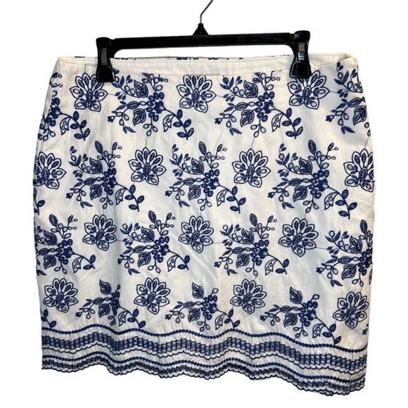 Loft Embroidered Floral Mini Skirt Blue White Sz 10P Petite Scalloped Edge Hem - Picture 7 of 10